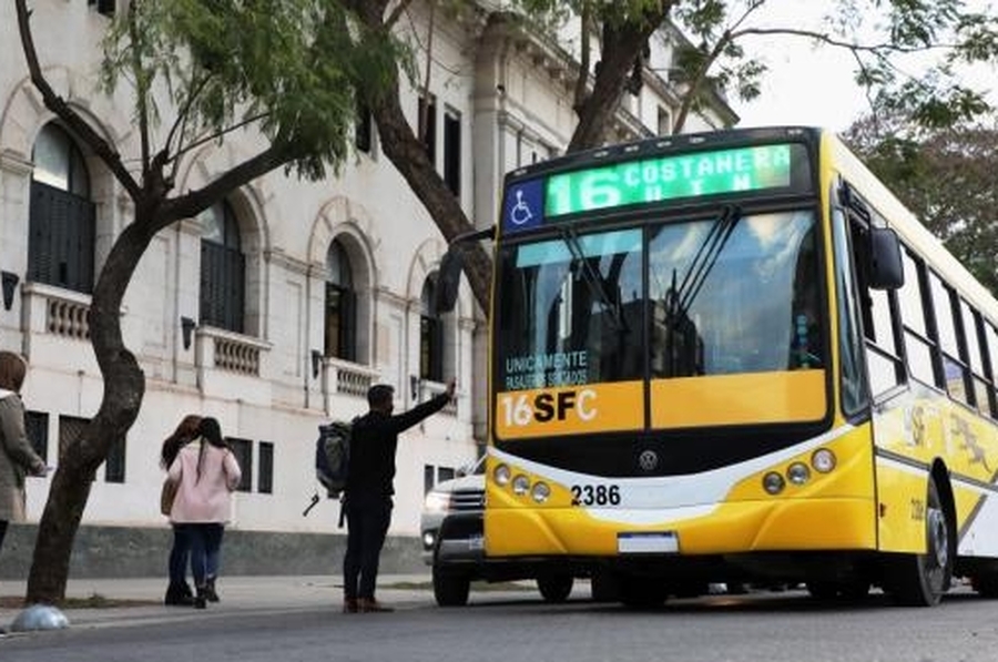 Desde este martes habrá 25% menos de colectivos prestando el servicio en Santa Fe