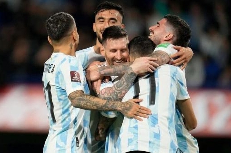 Sin definir el equipo titular, la Selección tuvo su primer entrenamiento pensando en Uruguay y Brasil