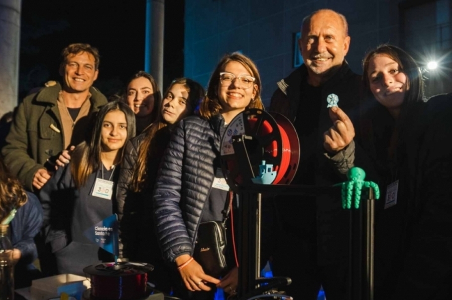 Perotti recorrió la segunda edición de la feria “Hacemos Ciencia” en Santa Fe