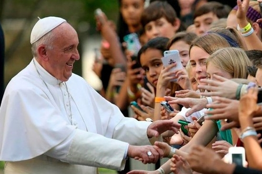 El Papa invita a los jóvenes a anunciar 'la alegría de Jesús resucitado'