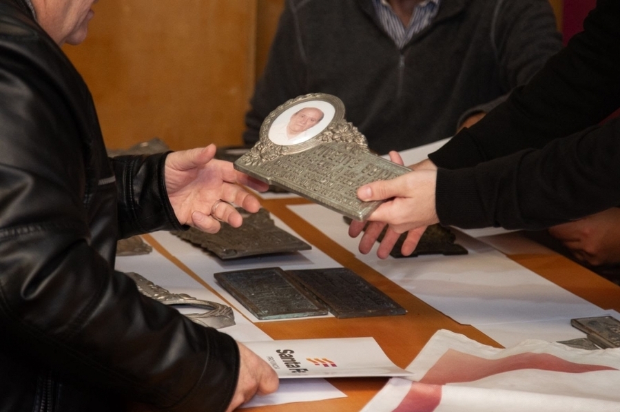 Provincia ya reintegró a más de 30 familias placas robadas de cementerios