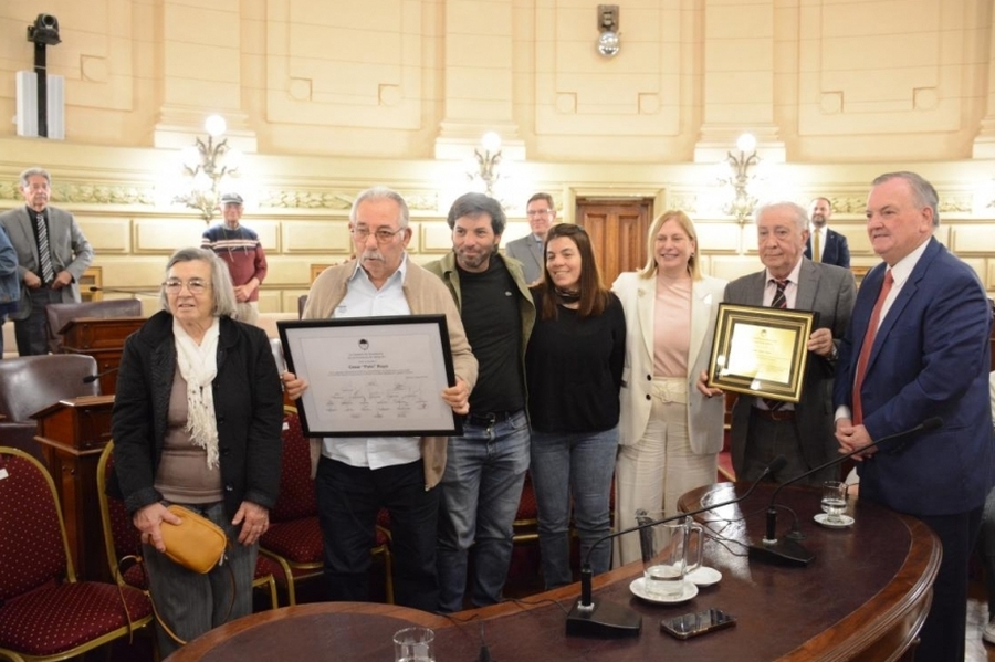 Emotivo homenaje del Senado al periodista César “Pato” Royo