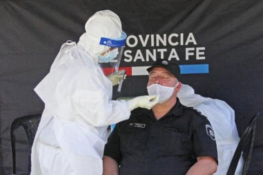 Los casos volvieron a crecer a nivel provincial, pero Santa Fe registró su quinta semana consecutiva sin muertes por Covid