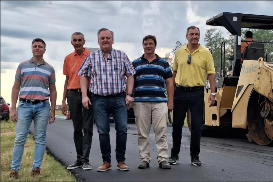 Felipe Michlig anunció la inauguración de la ruta 39 y destacó la entrega de ambulancias por LT9