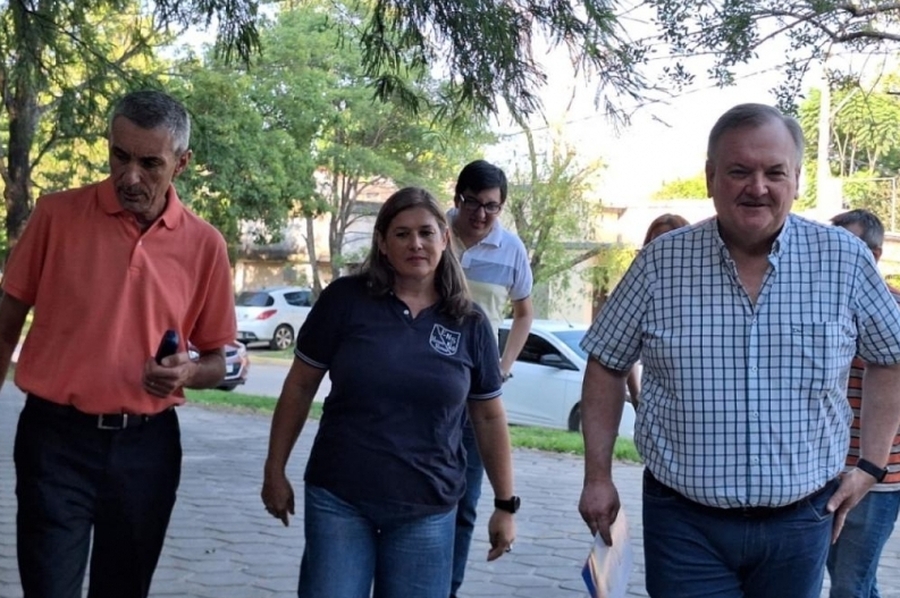 Michlig entregó aportes para la mejorar de infraestructura en escuelas de la ciudad de San Cristóbal