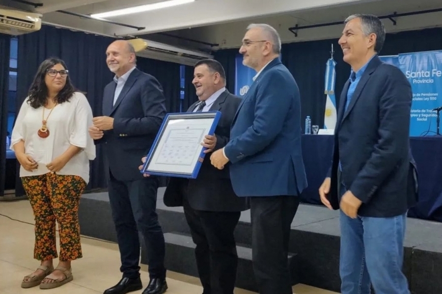 Calvo participó por el acto del 80° aniversario del Sistema de Pensiones Sociales de Santa Fe