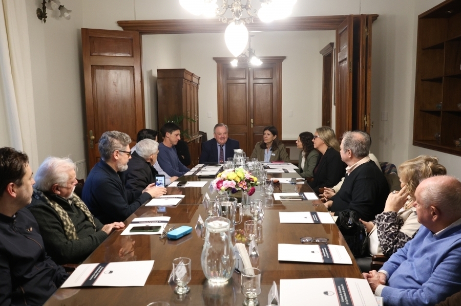 Asociaciones Italianas y vecinos sumaron aportes para renovar Plaza Italia
