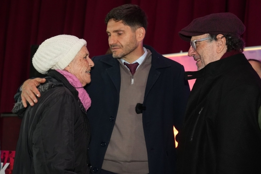 Pullaro encabezó la entrega de más de 70 escrituras a familias de Santo Tomé