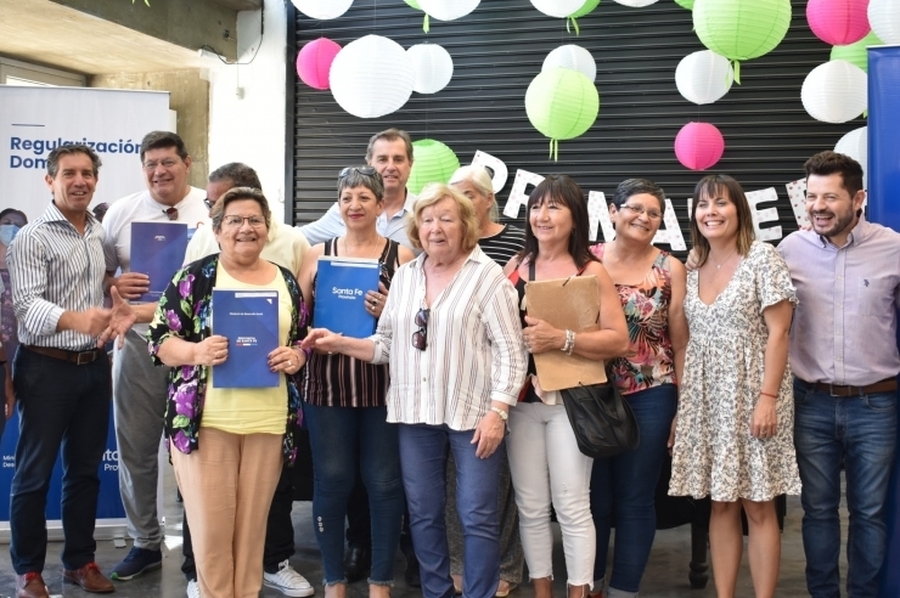 Entregan 51 actas de reconocimiento de derecho posesorio a vecinos del departamento La Capital
