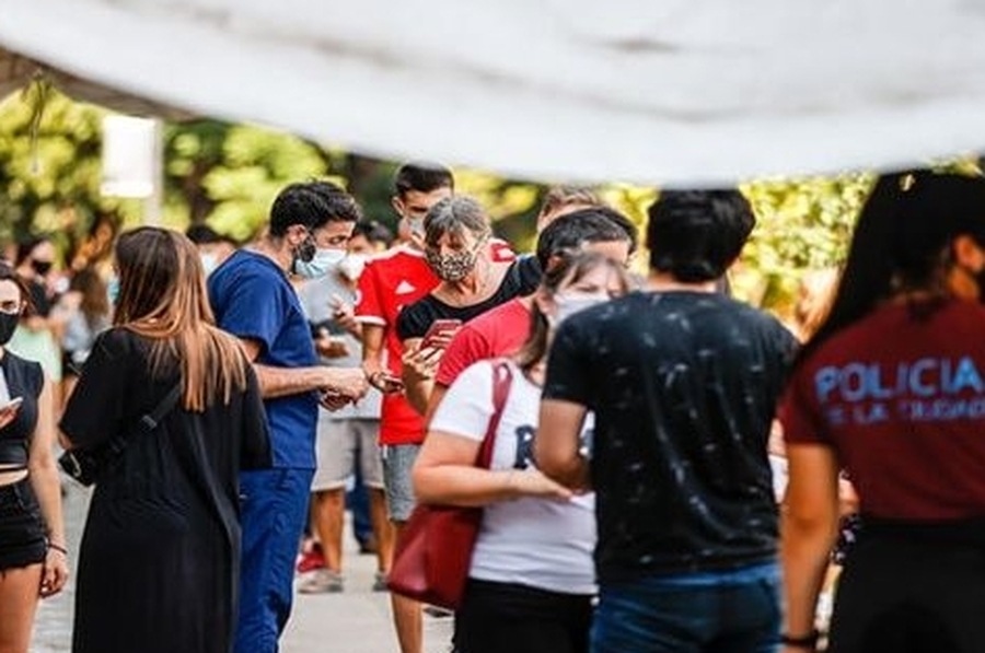 Argentina superó los 50.000 casos diarios de coronavirus