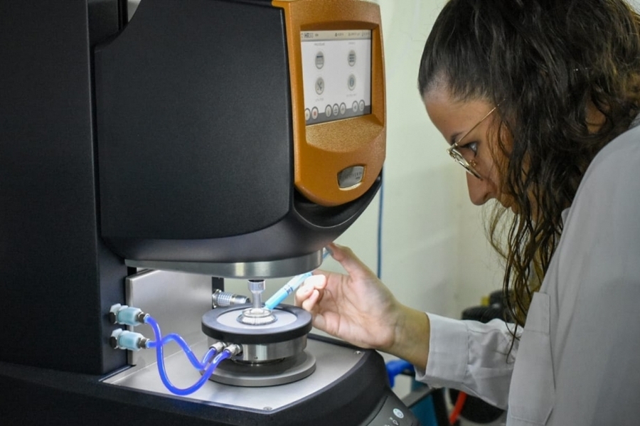 La provincia adjudicó becas a mujeres estudiantes de ingeniería para que puedan finalizar sus carreras de grado