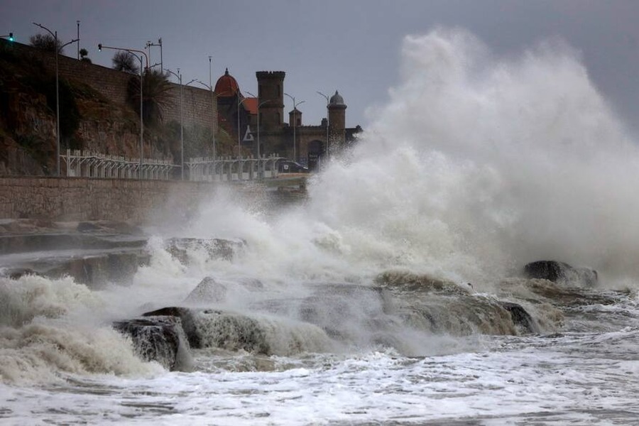 Olas inusuales irrumpieron en las playas y sorprendieron a turistas de la Costa Atlántica