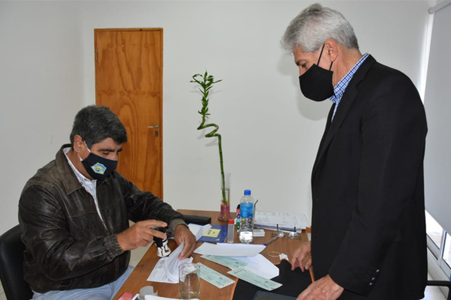 La Brava: el senador Baucero entregó subsidio a la comuna
