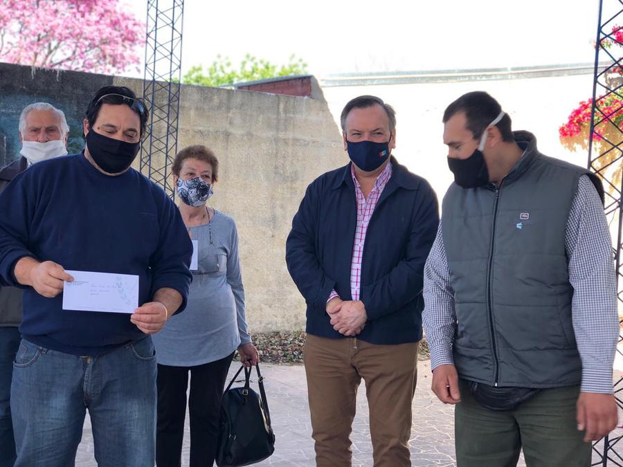 Michlig y González entregaron aportes a instituciones y luminarias Led a distintas localidades