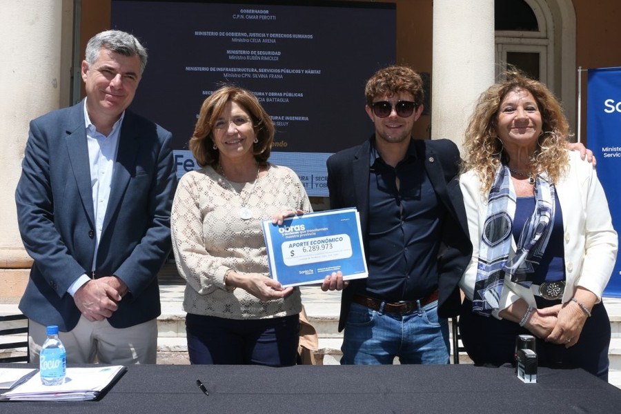La Provincia entregó más de 120 millones de pesos para obras de saneamiento