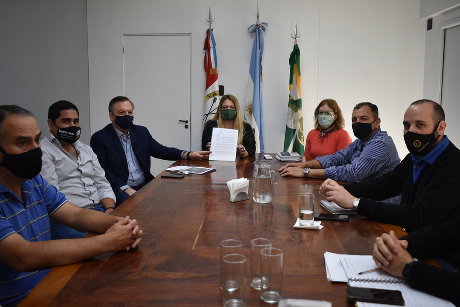 El Senador Michlig entregó en Ceres la resolución del Fondo Covid y confirmó la adquisición de un respirador para la ciudad