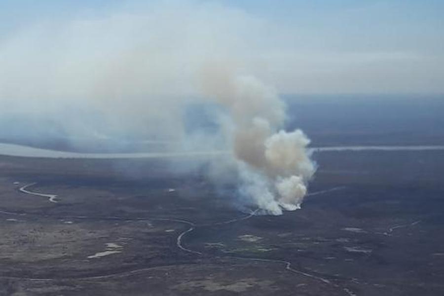 Brigadistas Santa Fe y Entre Ríos siguen combatiendo los incendios en las islas del Paraná