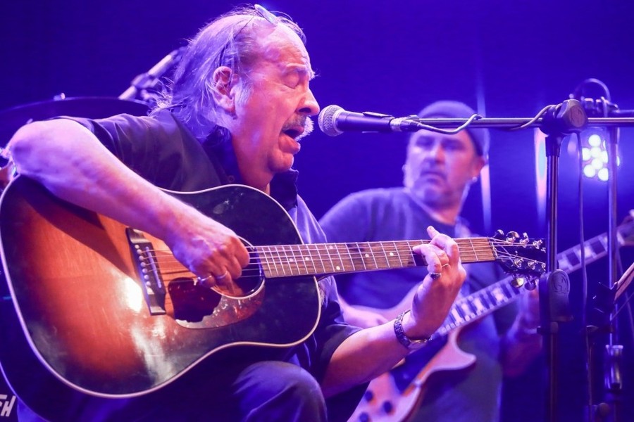Litto Nebbia celebró sus 75 años a sala llena en Lavardén