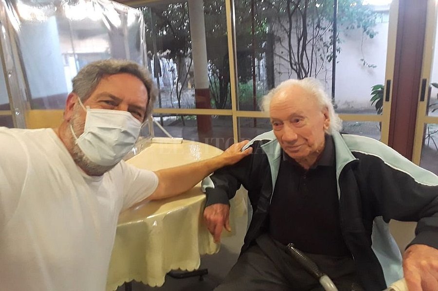 Tiene 105 años, le ganó al coronavirus y alienta a Unión