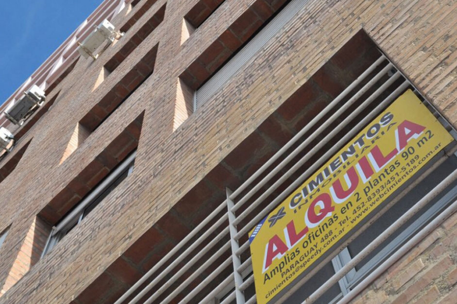 Ratifican la vigencia del decreto que congela alquileres y suspende desalojos