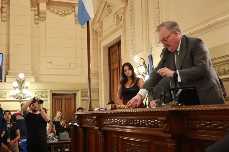 En el marco de la nueva Constitución Provincial Felipe Michlig fue reelecto como Presidente Provisional del Senado