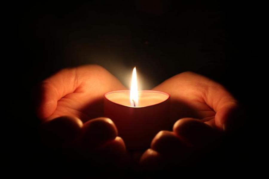 Más vale encender una vela que maldecir la oscuridad...