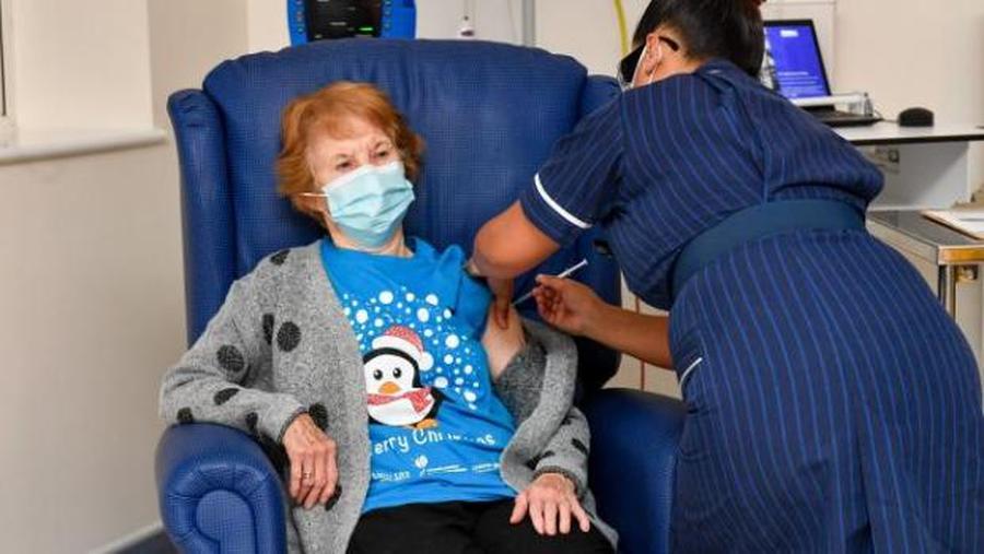 Reino Unido inició la vacunación contra el Covid-19: una mujer de 90 años fue la primera inmunizada