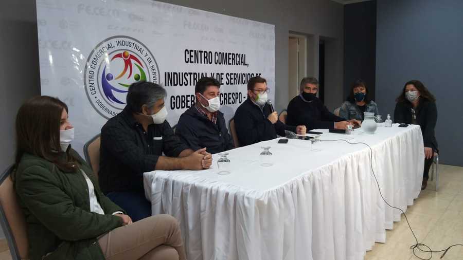 Gobernador Crespo también pide por la habilitación de sectores comerciales y de servicio