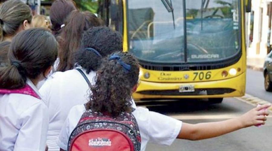 El gobernador Perotti oficializó la creación del boleto educativo gratuito en la provincia