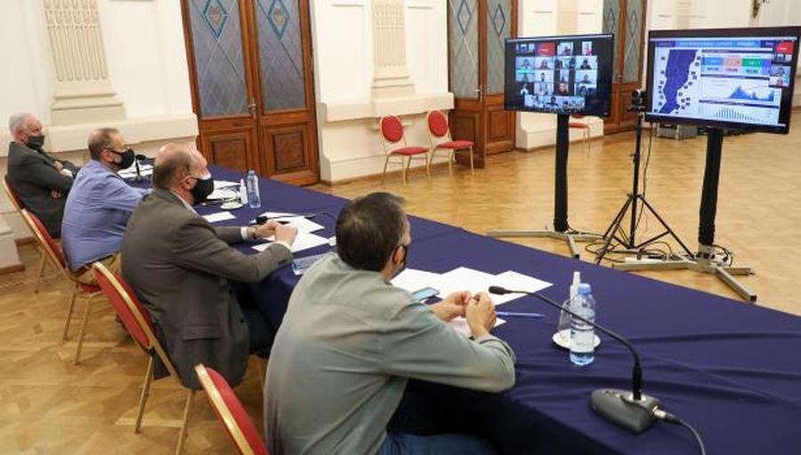 Perotti se reunió con intendentes y presidentes comunales