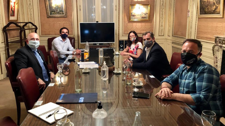 La provincia firmó convenios con el Colegio de Escribanos para la regularización dominial de viviendas