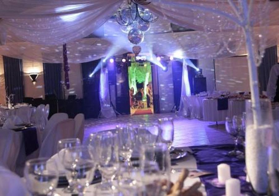 Salones de fiestas podrían regresar pero sin baile ni aires acondicionados