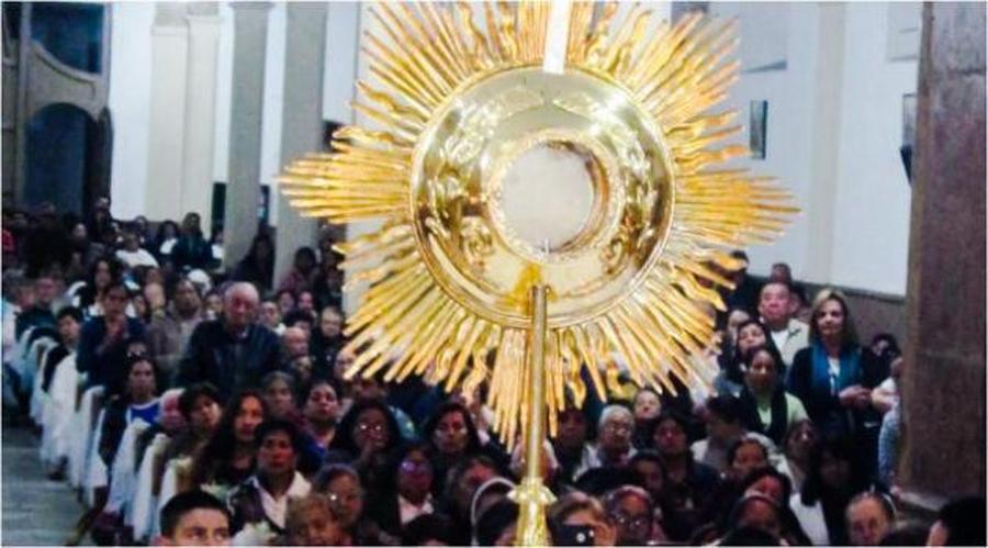 El domingo LT9 transmitirá la Misa de Corpus Christi