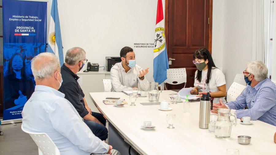La provincia evaluó con guarderías náuticas y clubes de pesca en Santa Fe el regreso a la actividad