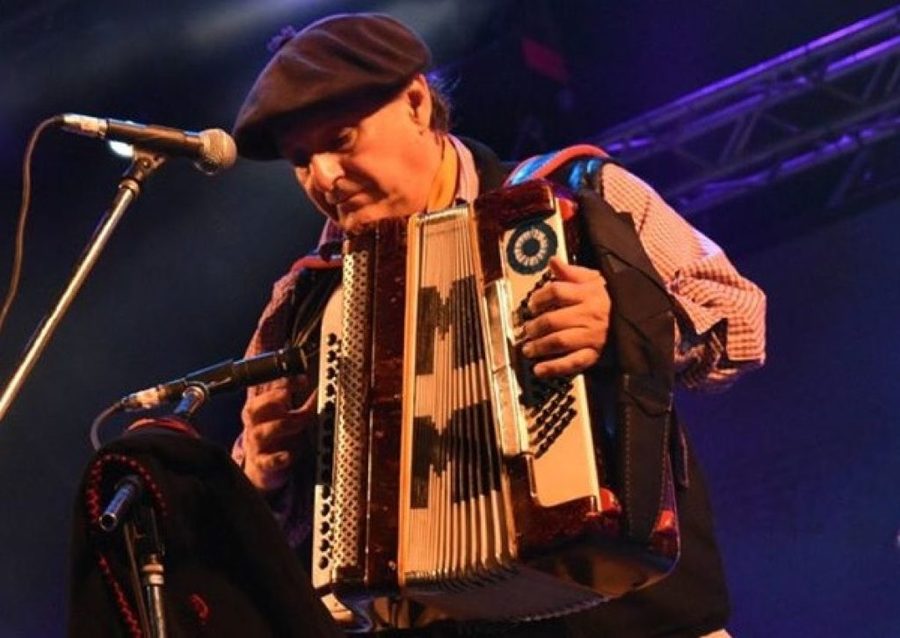 Tarde de Aires por LT9 con un grande de la música del litoral: Monchito Merlo