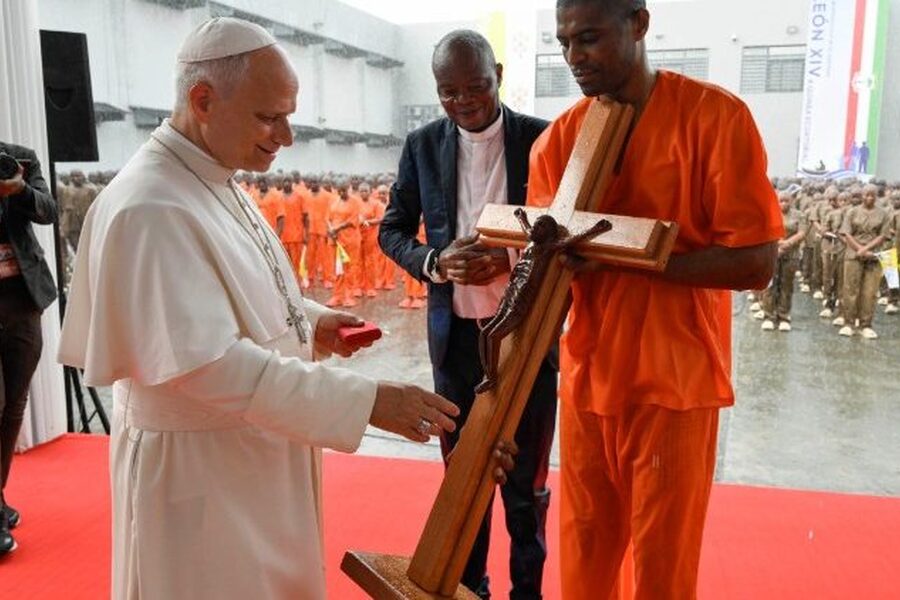 León XIV en Bata, Guinea Ecuatorial, afirma que el amor de Dios transforma incluso el corazón endurecido