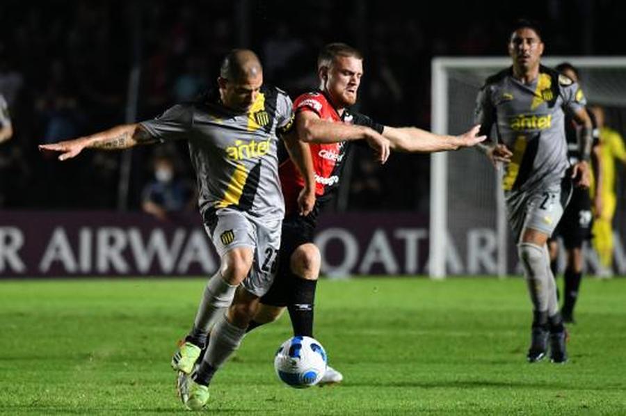 Conmebol sancionó a Colón por los incidentes en el encuentro ante Peñarol