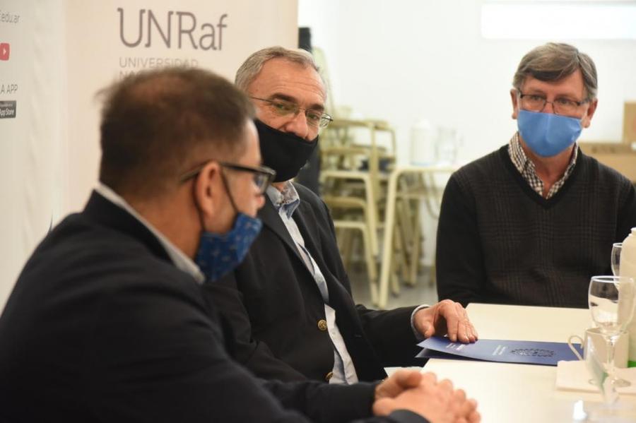 Encuentro entre el senador Calvo y la UNRaf