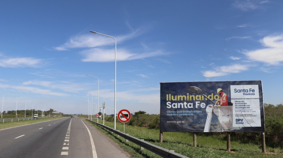 Avanzan las obras de iluminación en la Autopista Santa Fe - Rosario
