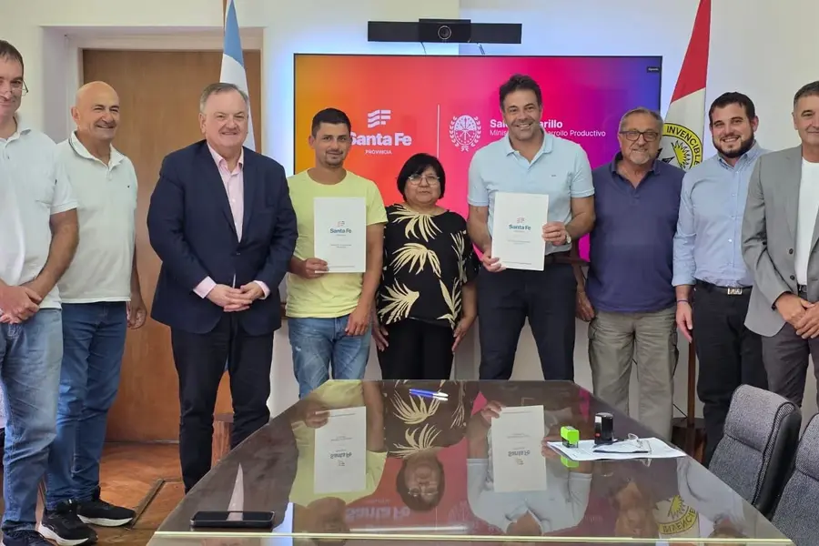 Suardi y Monigotes firmaron convenios del Programa “Caminos Productivos” por un total de $570 millones