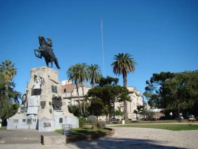 Santa Fe: convocan a una asamblea ciudadana para debatir el futuro de la Plaza San Martín