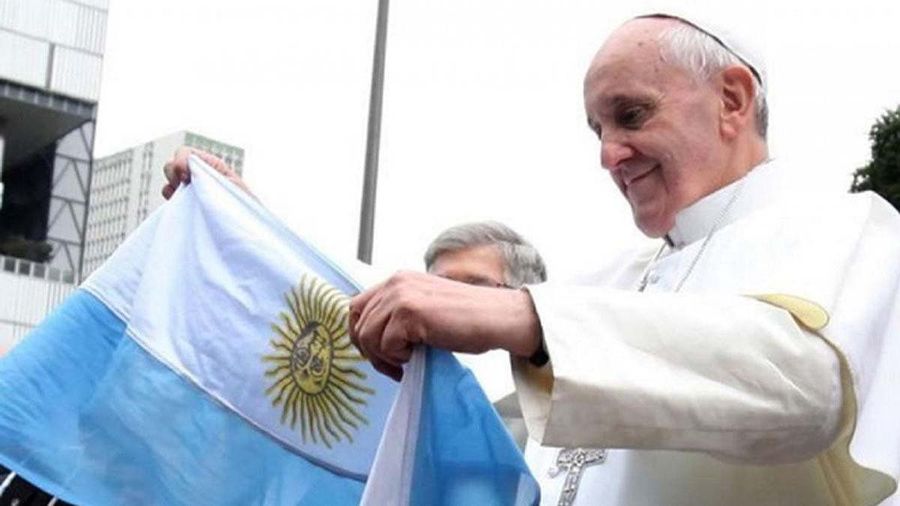 El Papa Francisco, que seguirá internado unos días más, celebró el triunfo de Argentina e Italia
