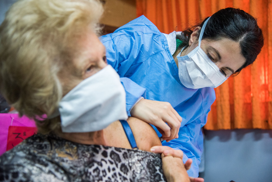 Santa Fe ya vacunó contra el coronavirus al 45% de los mayores de 80 años