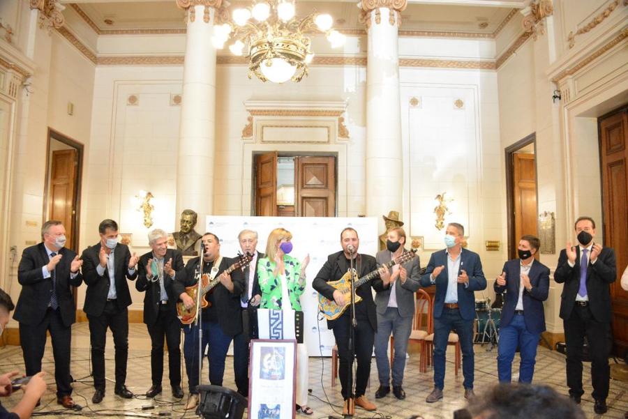 Canto Libre, Ivotí y Los de Minetti fueron reconocidos en el Senado