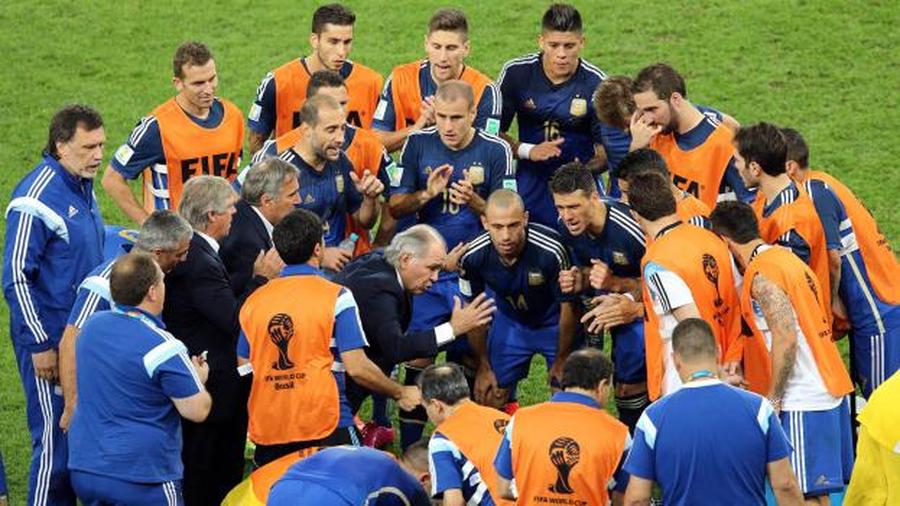 El plantel subcampeón de Brasil 2014 despidió con dolor al 