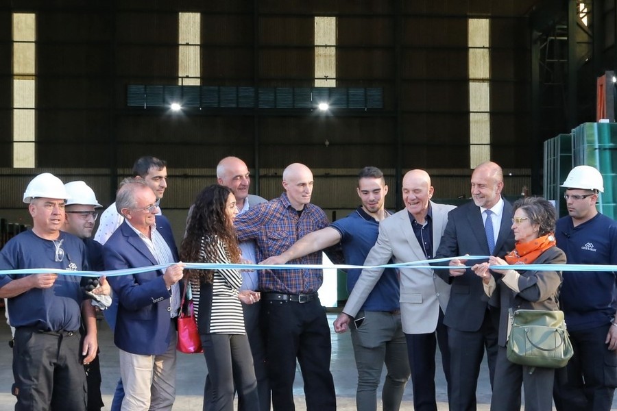 Perotti participó en Rosario de la inauguración de una planta industrial de procesamiento de vidrio
