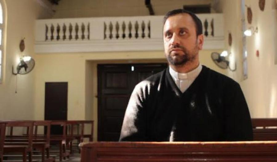 Tras salir de la terapia, el padre Camussi se recupera del violento choque en internación domiciliaria
