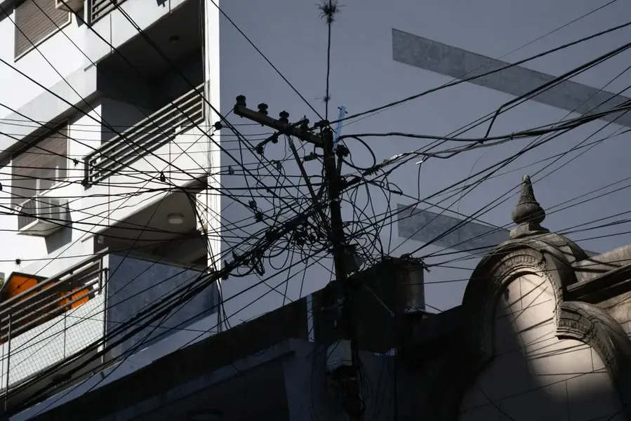 Retiran cables aéreos en desuso en la Peatonal San Martín de Santa Fe