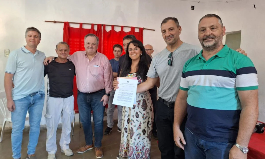 Se entregaron importantes aportes provinciales a instituciones de San Cristóbal y  Laguna La Verde