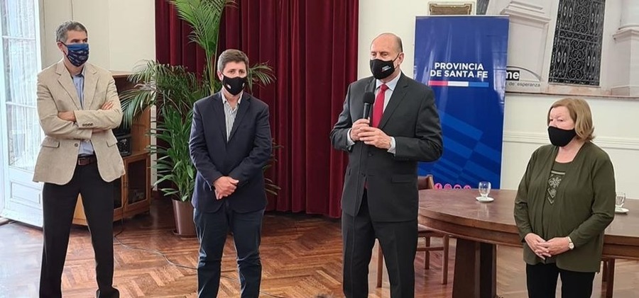 Perotti entregó más de 12,5 millones de pesos a localidades de Las Colonias